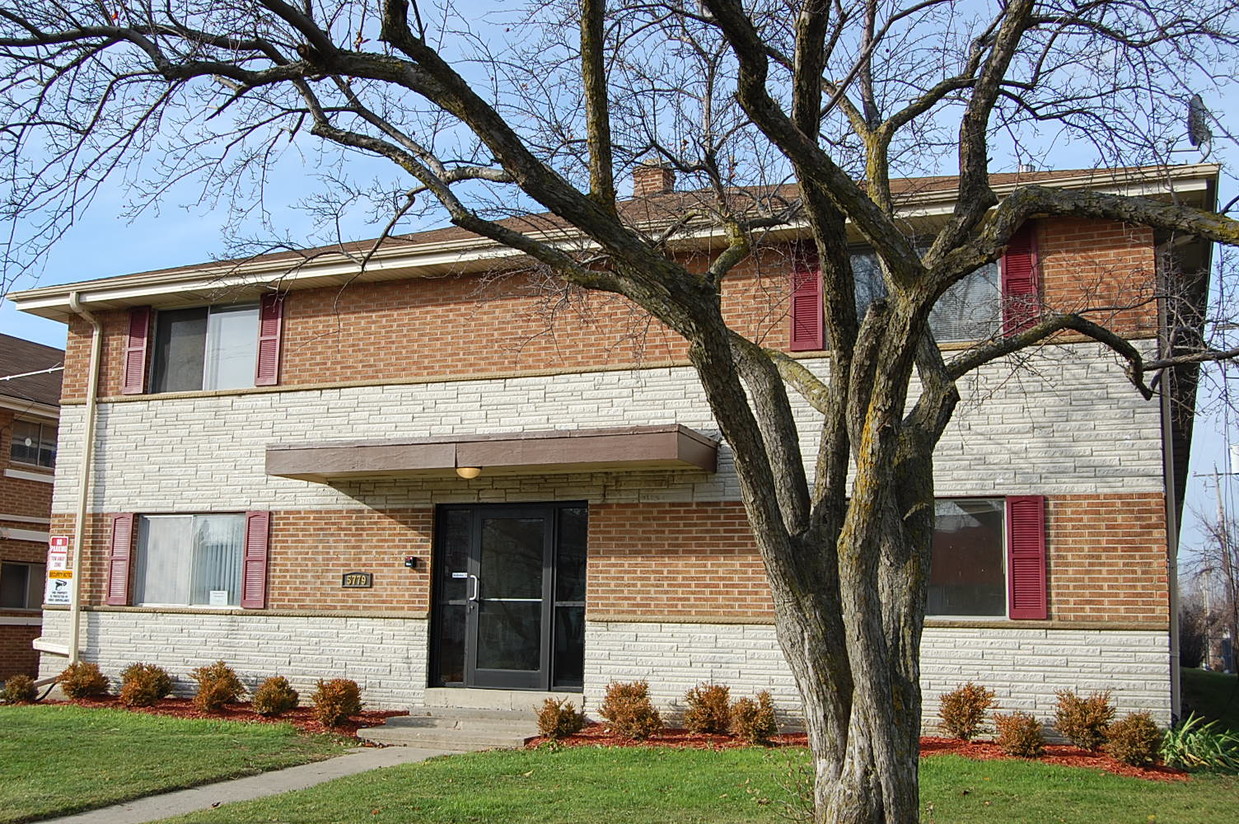 Primary Photo - Packard Glen Apartments