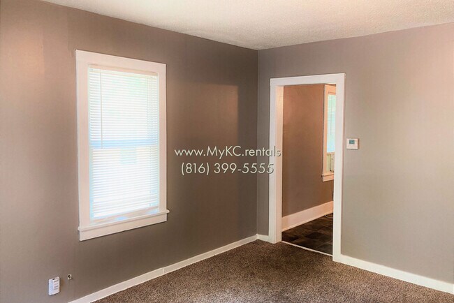 Building Photo - Perfectly Proportioned Bungalow