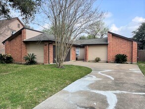 Building Photo - 2126 Collingsfield Dr