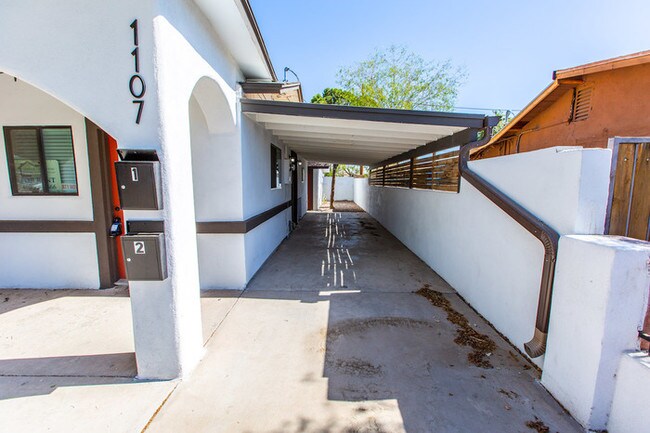 Building Photo - 1107 W Roosevelt St