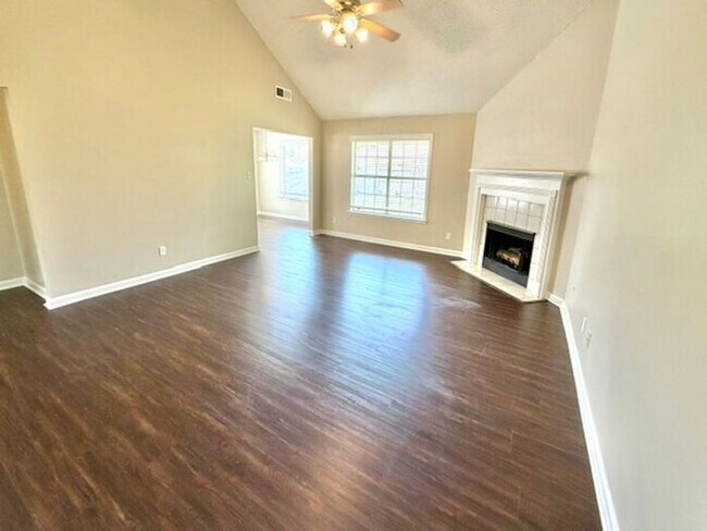 Foto del edificio - Now Leasing A 3 Bedroom 2 Bath Home In Cordova