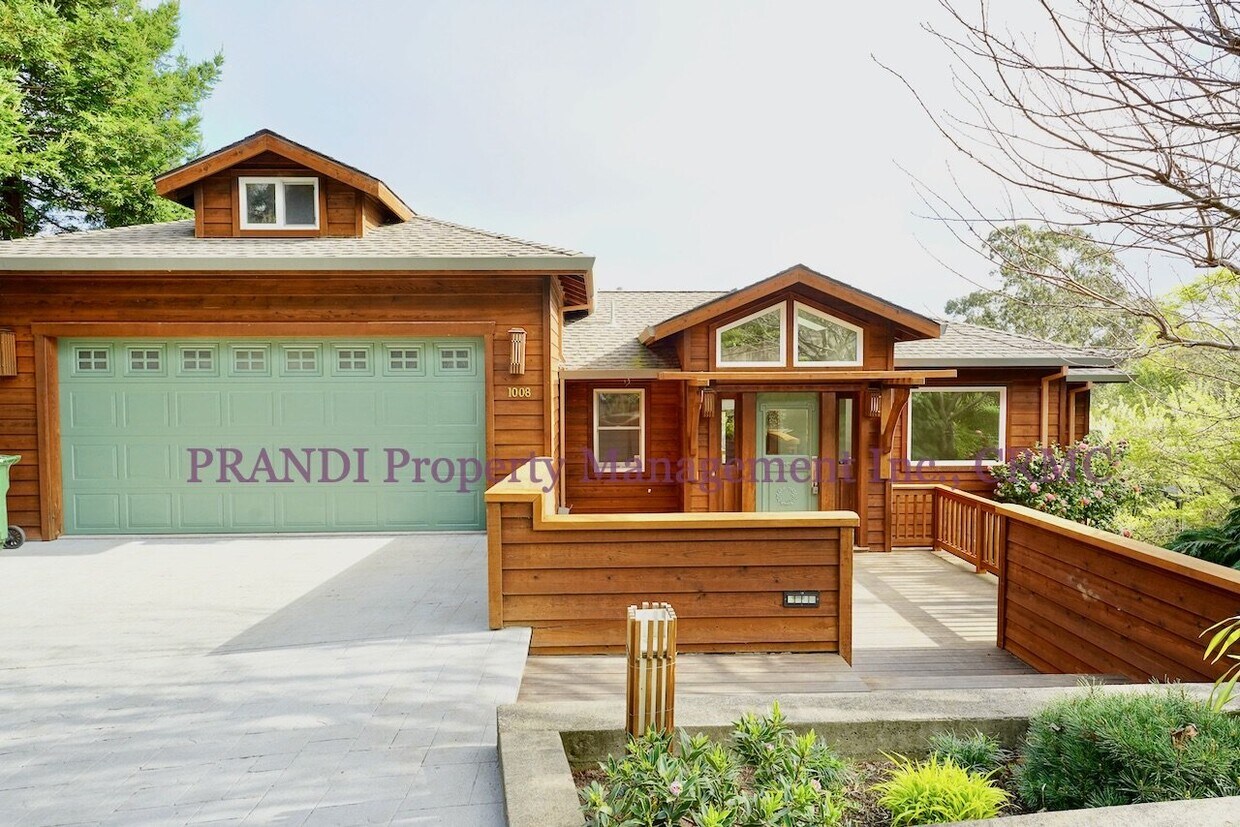Primary Photo - Charming 3 Bed, 2 Bath Mill Valley Home wi...