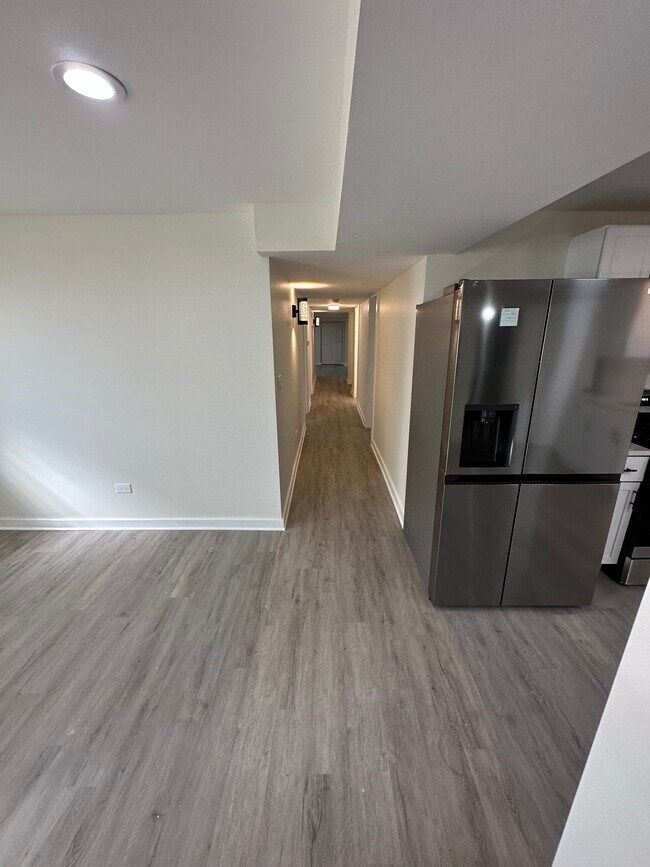 Hallway - 219 N Waller Ave