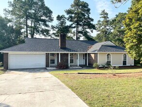 Building Photo - 642 Clinton Way W
