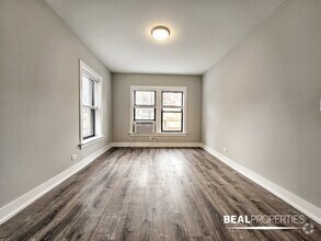 Building Photo - 711 W Brompton Ave