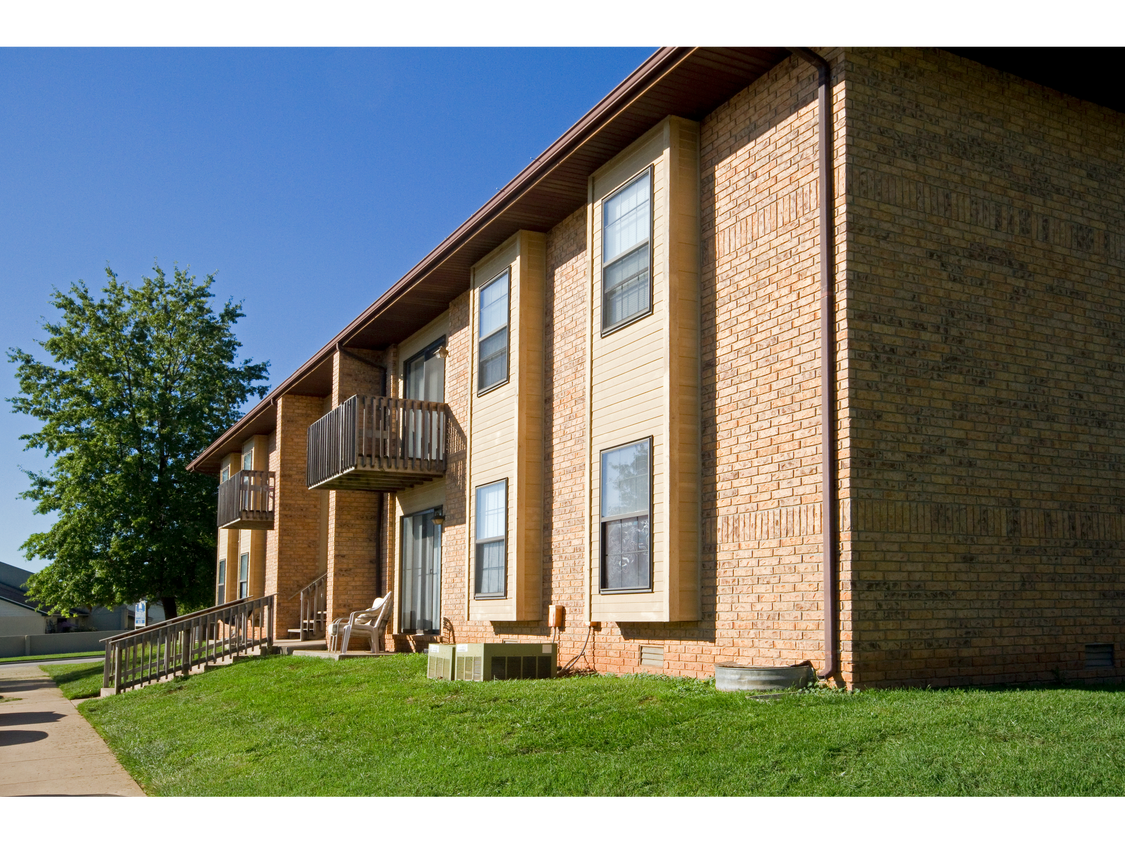 Catalpa East Apartments in Springfield, MO