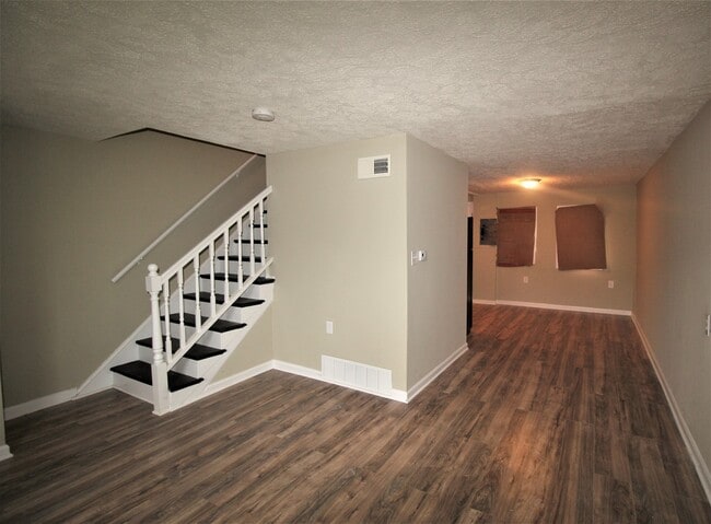 Photo - EXPERTLY DESIGNED 3 BEDROOM HOME IN DUNDALK!