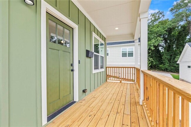 Foto del edificio - 128 Hilltop Dr SW