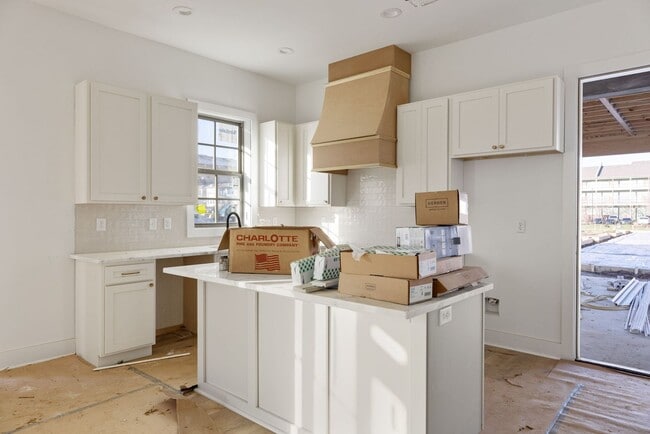 Building Photo - FOR RENT in SUGAR MILL POND!