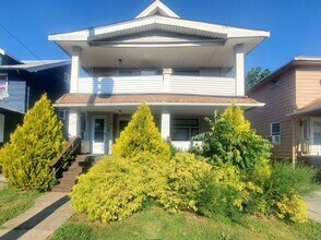 Building Photo - 2217 W 105th St