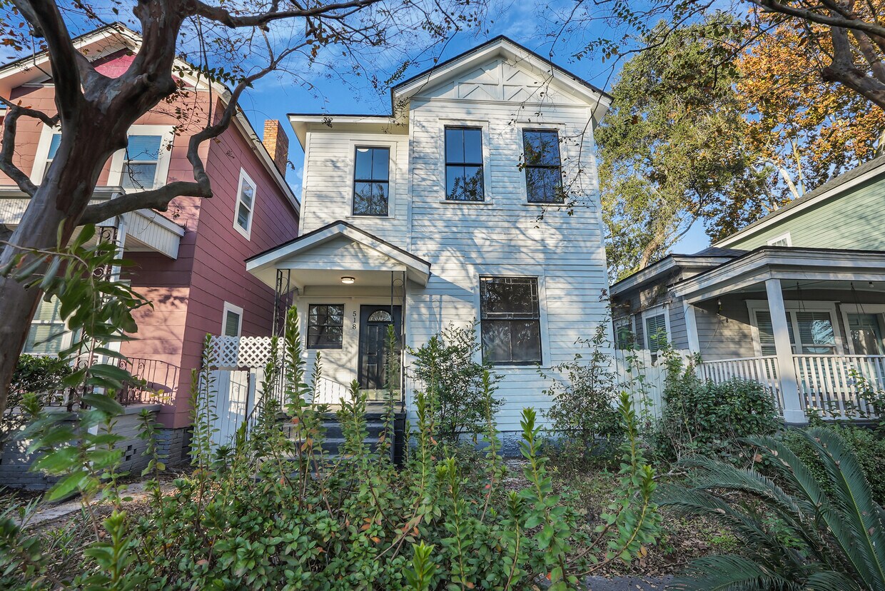 Primary Photo - 518 E 33rd St