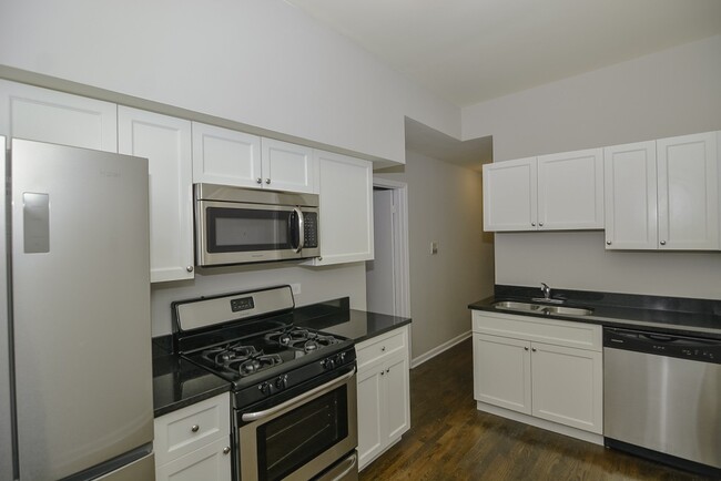 Building Photo - 1311 W Leland Ave