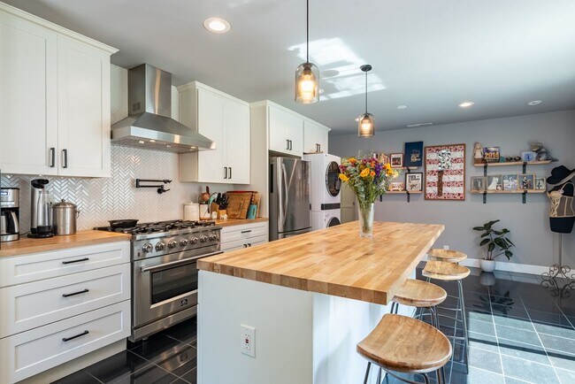 Building Photo - 6601 Rubio Ave
