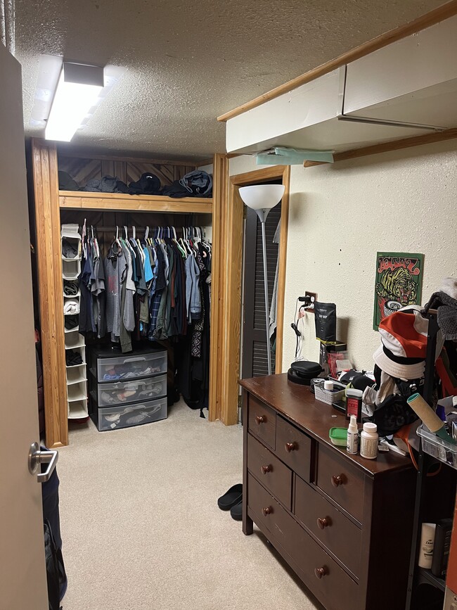 Building Photo - 470 S 39th St