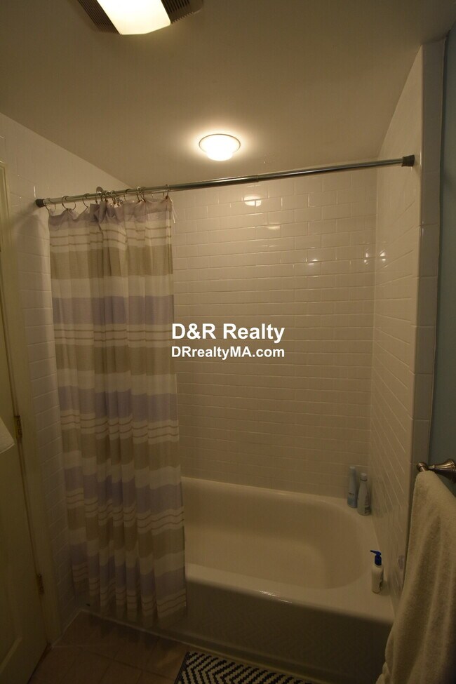 Foto del edificio - 241 Hurley St