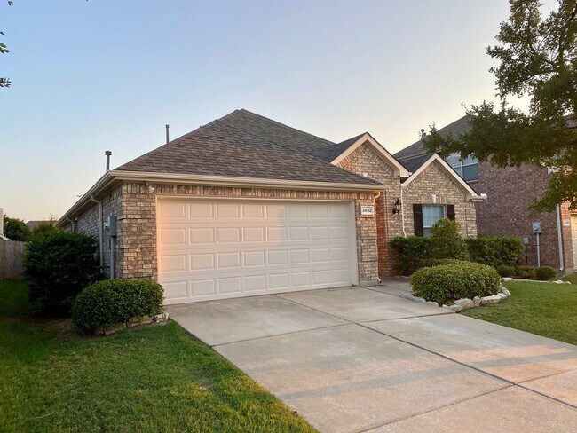 Foto del edificio - 2692 Lake Ridge Dr