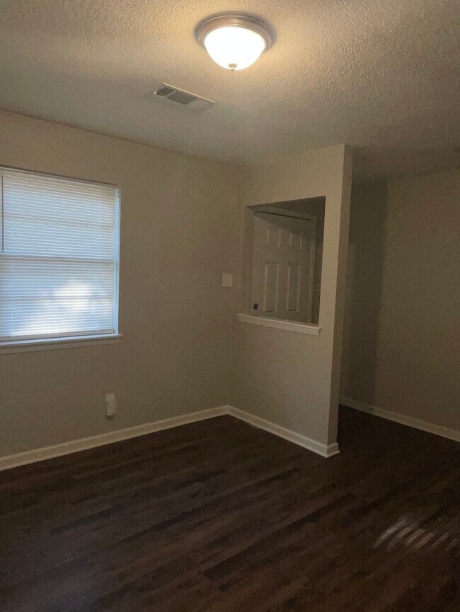 Foto del edificio - 8702 Oakhaven Dr