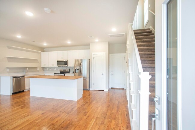 Building Photo - 3637 Hydes Ferry Rd