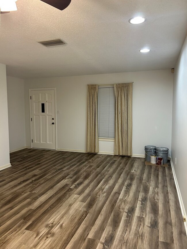 Foto del edificio - 403 Remington Ave