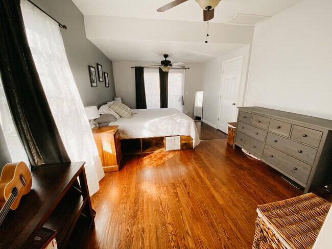 Building Photo - 805 Mountain Creek Rd