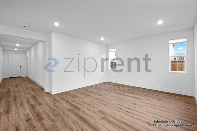 Building Photo - Unit