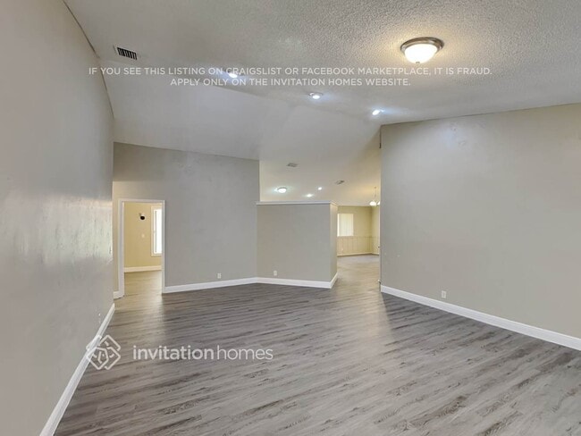 Building Photo - 512 NW 38th Terrace