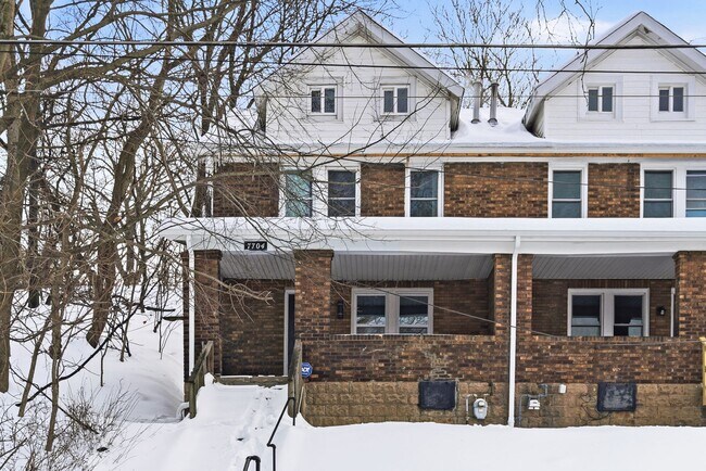 Foto del edificio - 7700-7704 Stanton Avenue