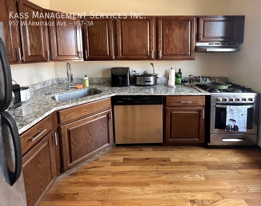 Foto principal - 957 W Armitage Ave