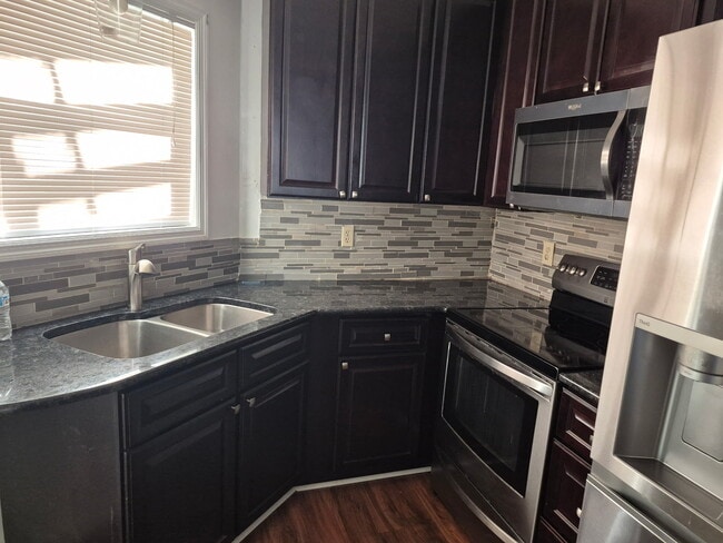 Foto del edificio - 1004 Brookhollow Dr