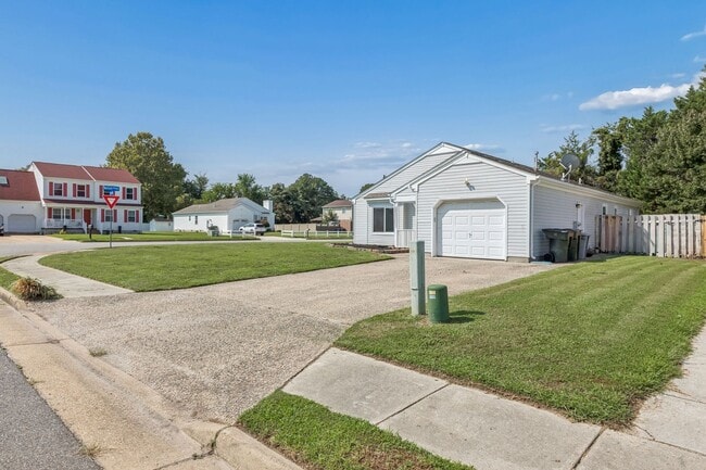 Building Photo - 2 Hiram Crockett Ct