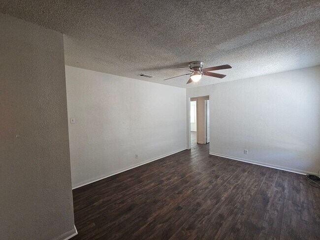 Foto del edificio - 806 Carlisle Ave