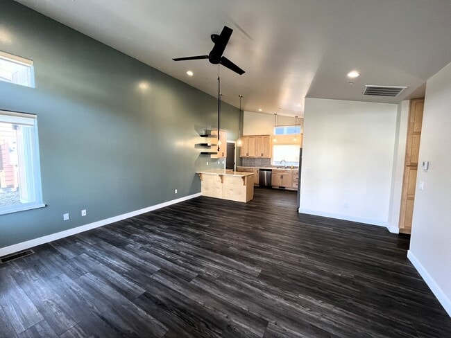 Foto del edificio - Senior Living Community (55+) - Built In 2021 - High End 2/2 Home With Full Access To Onsite Recr...