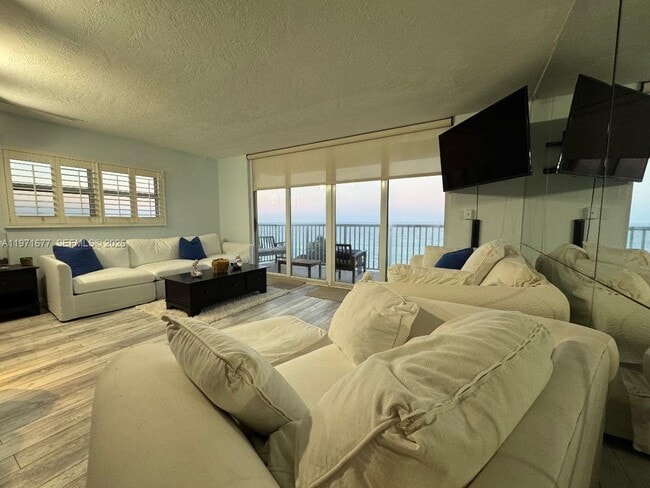 Building Photo - 400 N Surf Rd