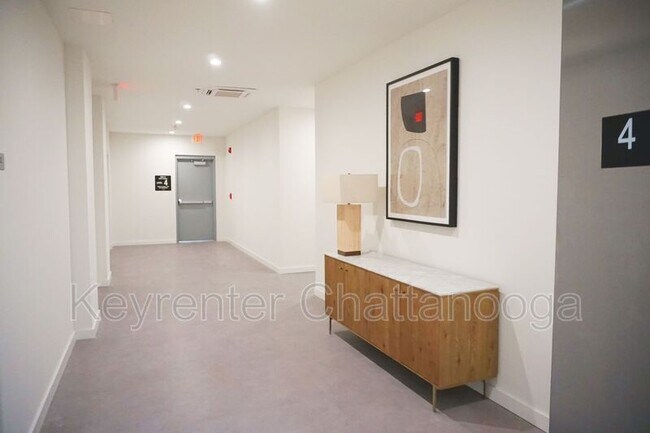 Building Photo - 411 Fairpoint St