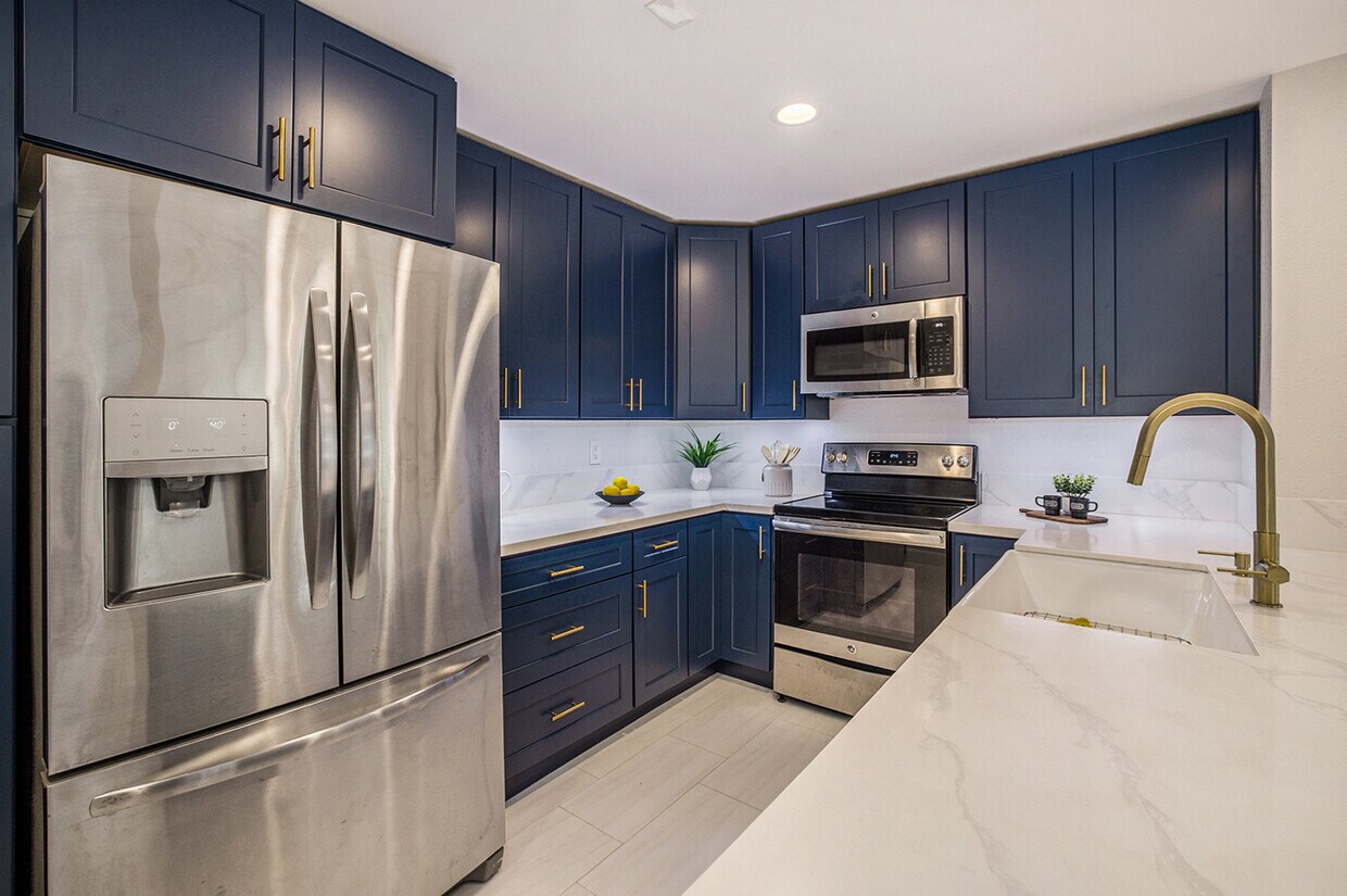 Foto principal - 5605 Friars Rd