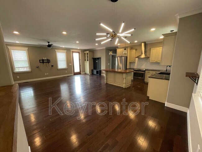 Building Photo - 8914 Grantop Dr.