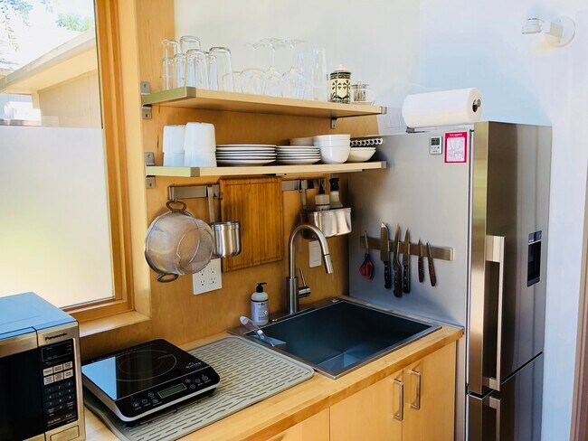 Kitchen - 1015 Dyer Dr