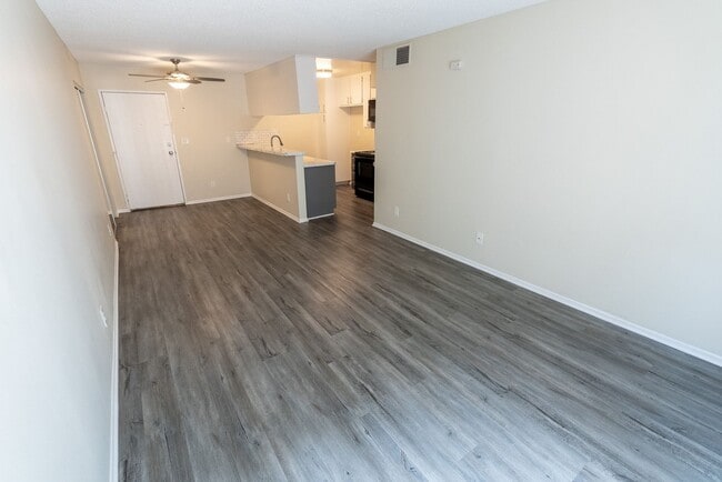 Interior Photo - 951 S. Oxford