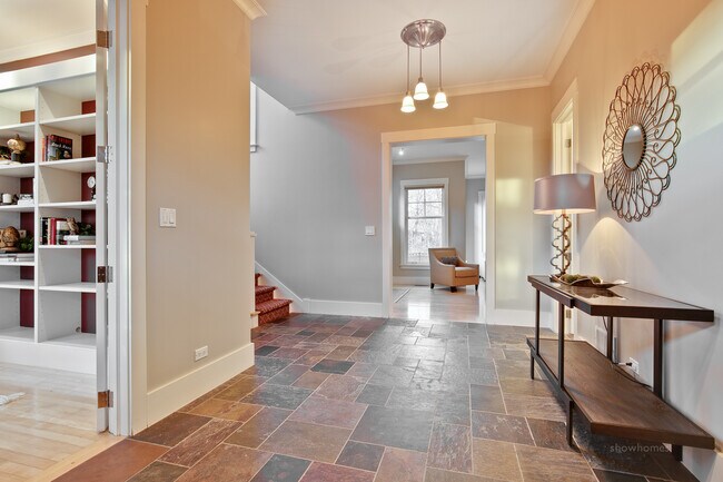 Foto del edificio - 2340 Woodpath Ln