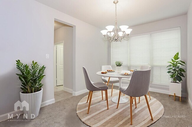 Foto del edificio - 120 Knight of Realm Blvd