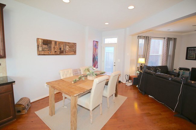Building Photo - 9401 Zebedee St