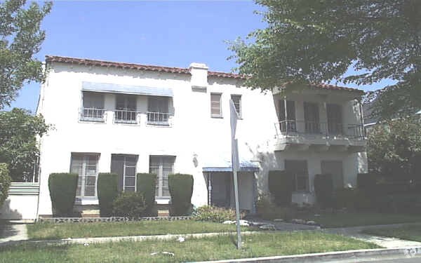 Building Photo - 237 S Elm Dr