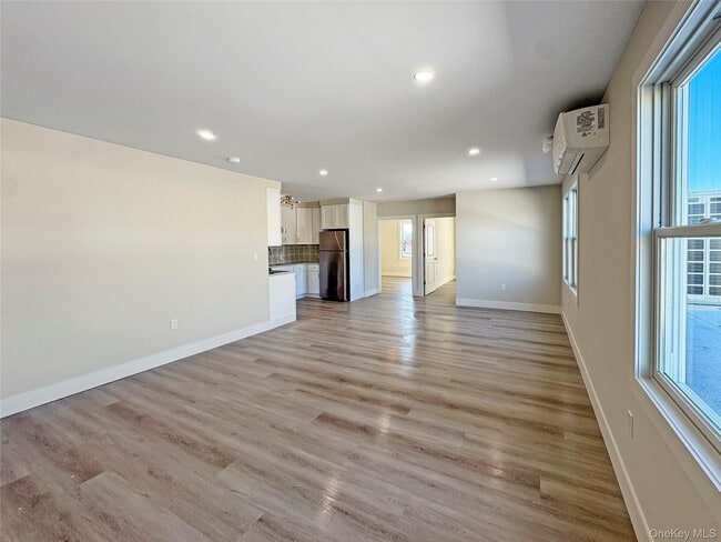 Building Photo - 110 Jericho Tpke