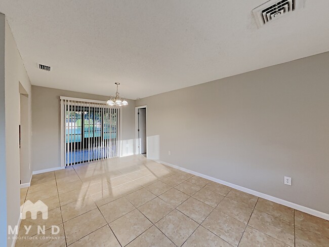 Foto del edificio - 8211 Timber Lake Ln