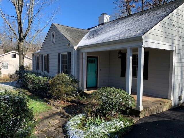 Foto del edificio - 1403 Cinderella Rd