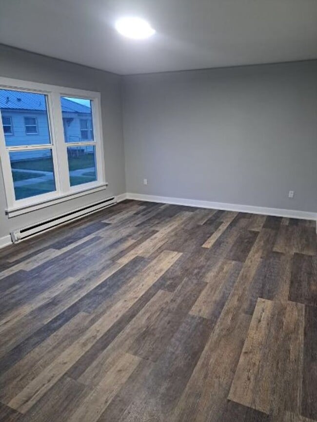 Building Photo - 1 Bedroom, 1 Bathroom Apartment - Located ...