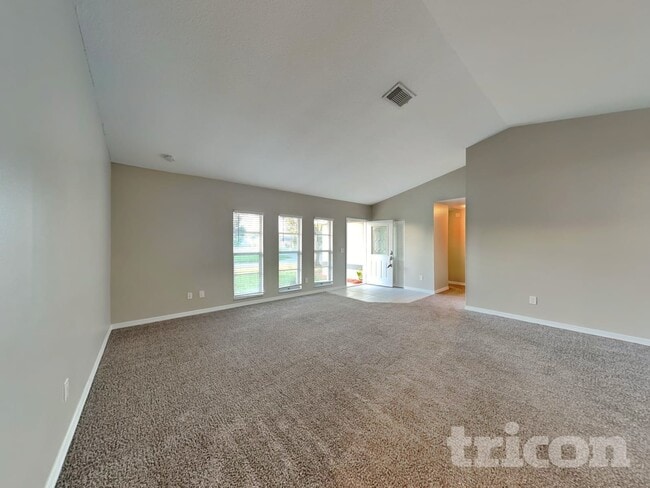 Foto del edificio - 823 Balsamwood Ln