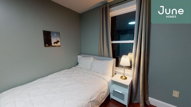 Foto del edificio - ROOM ONLY in 7-bed/2.0-bath Home