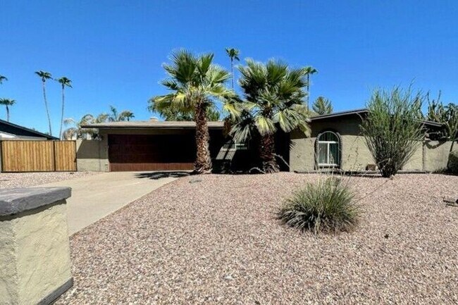 Foto del edificio - 5140 E Laurel Ln