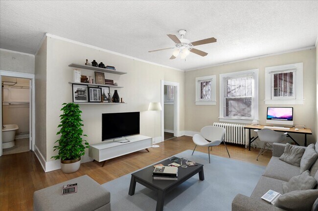 Foto del edificio - 975 N Washington St